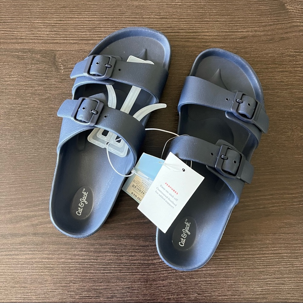NWT Cat & Jack navy blue sandals. Boys 5
